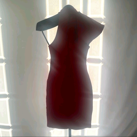 SOHO Gathered Shoulder Bodycon Red Mini Dress - Picture 4 of 6